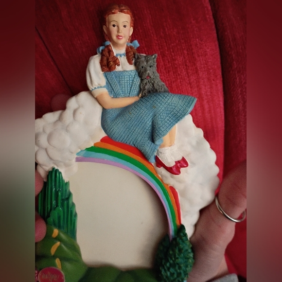 Dorothy Figurine with Toto on Rainbow - Picture 4 of 6
